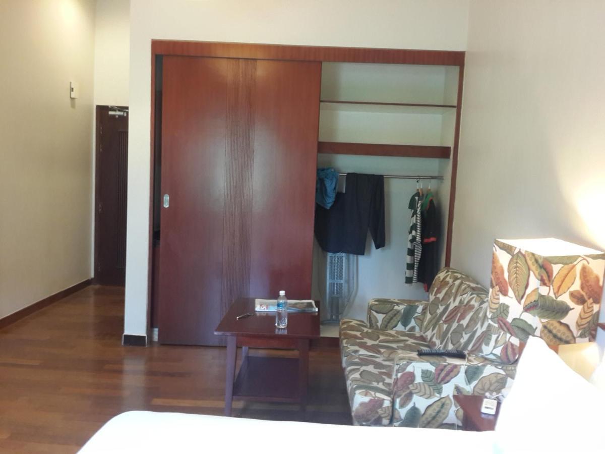 Pulai Spring Resort Kampung Kangkar Pulai Exteriör bild