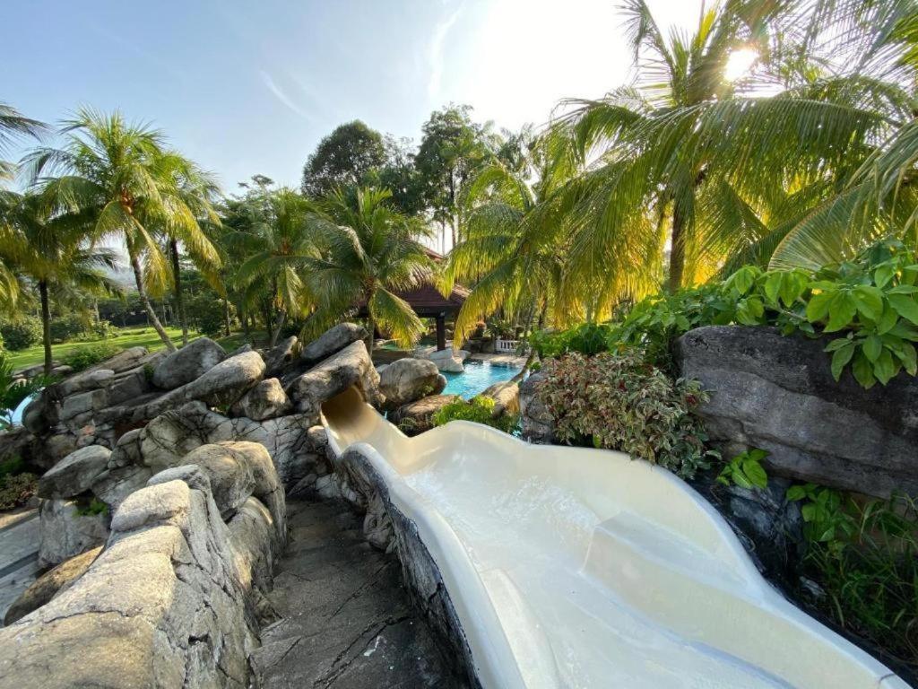 Pulai Spring Resort Kampung Kangkar Pulai Exteriör bild